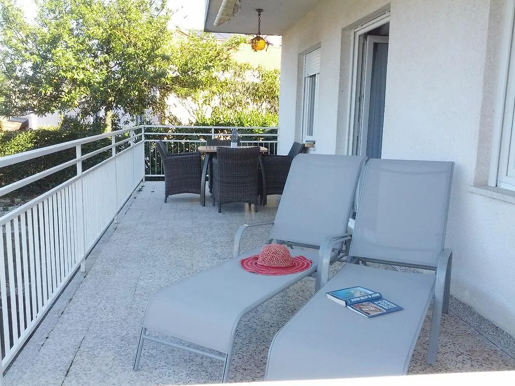 Rose Garden Apartment Malinska 0*,