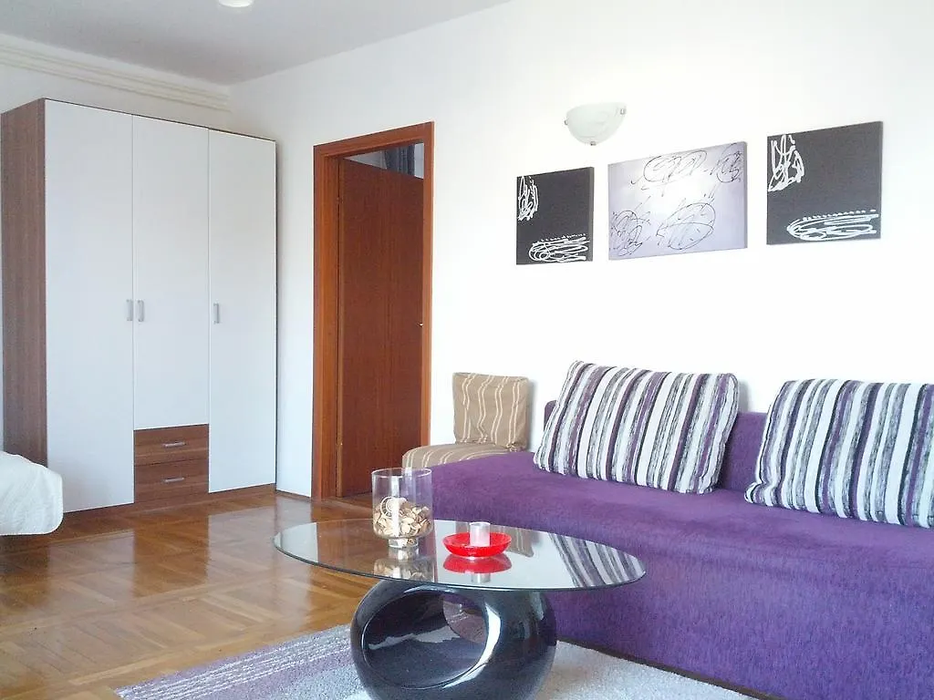 Rose Garden Apartment Malinska 0*,